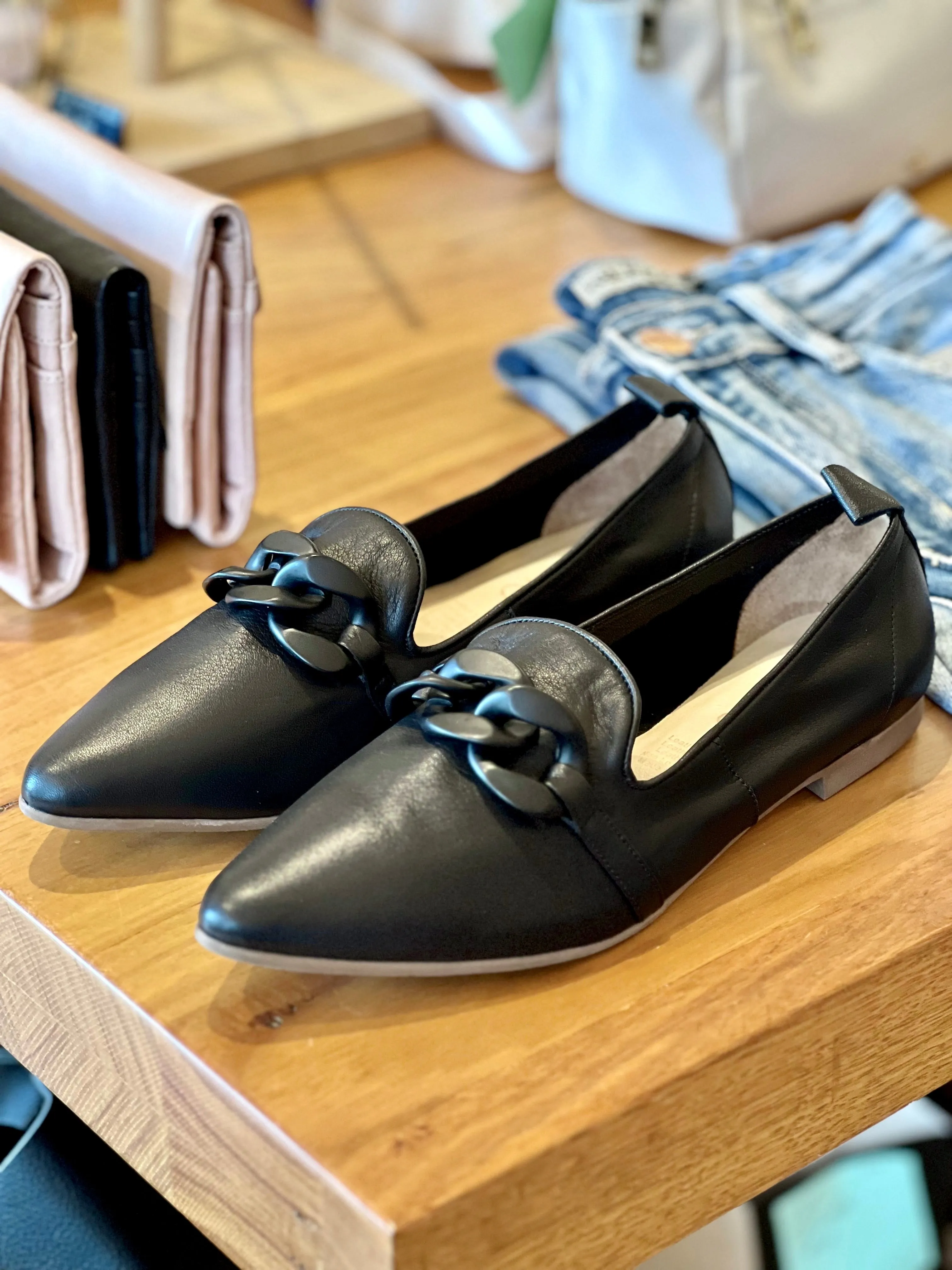 Chain Leather Loafer - Black
